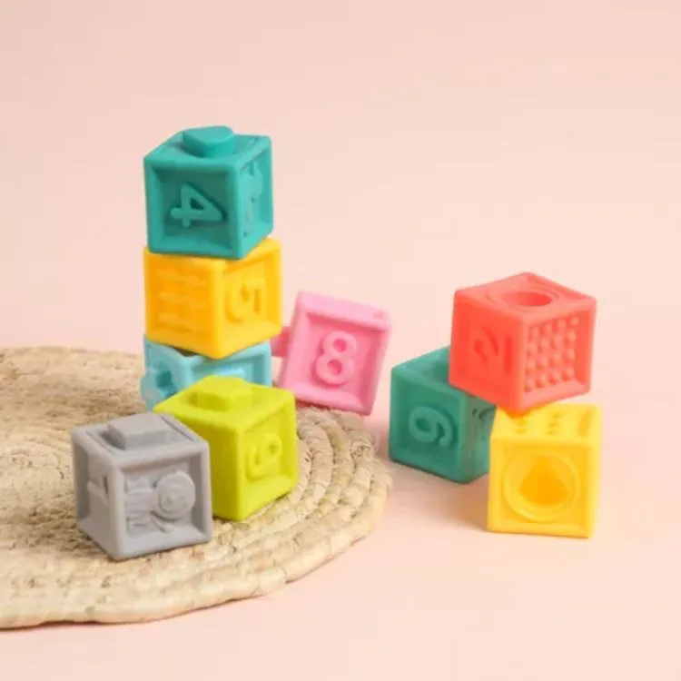 Cubes embo&icirc;tables